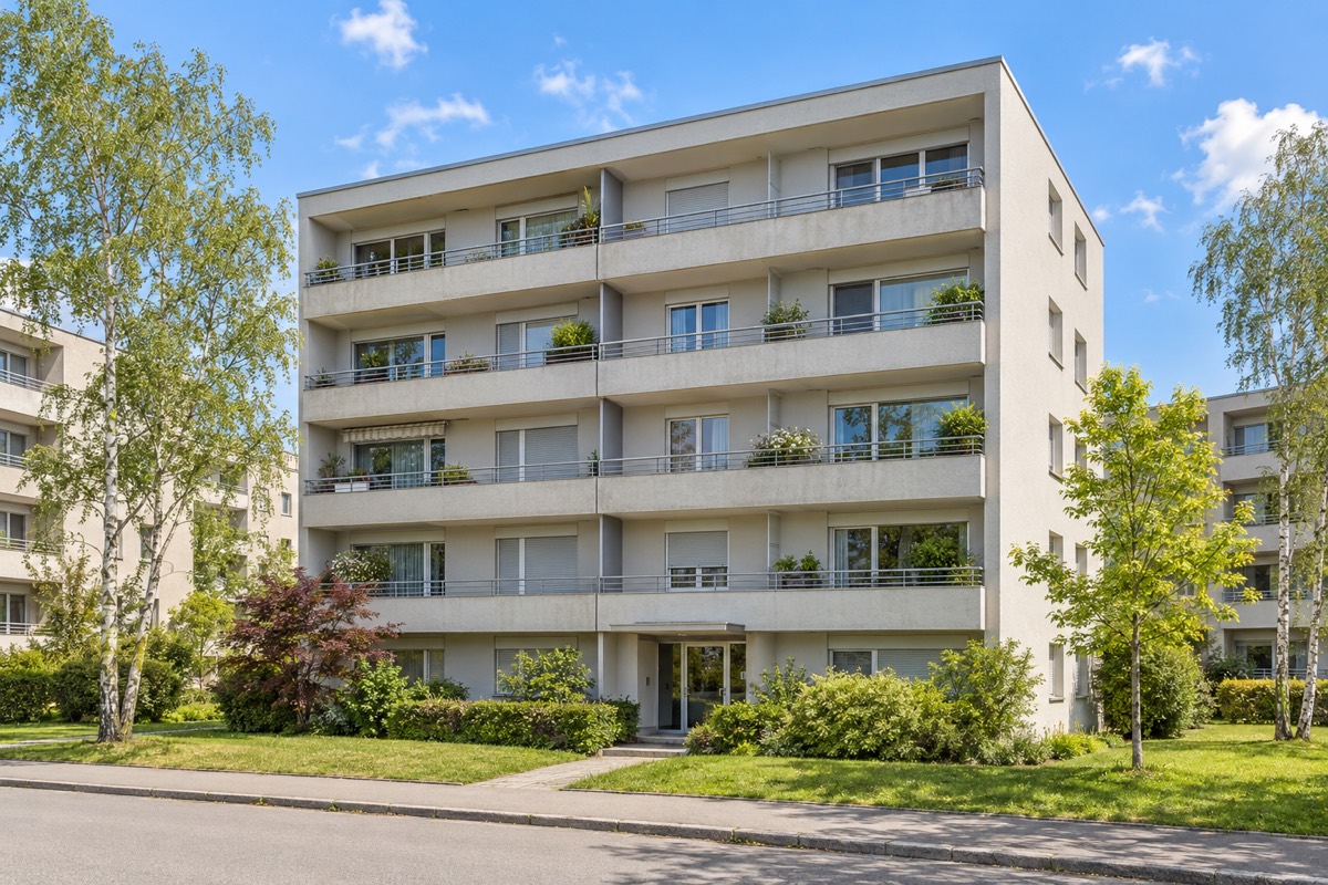 Older studio apartment · Exterior · Home illustration